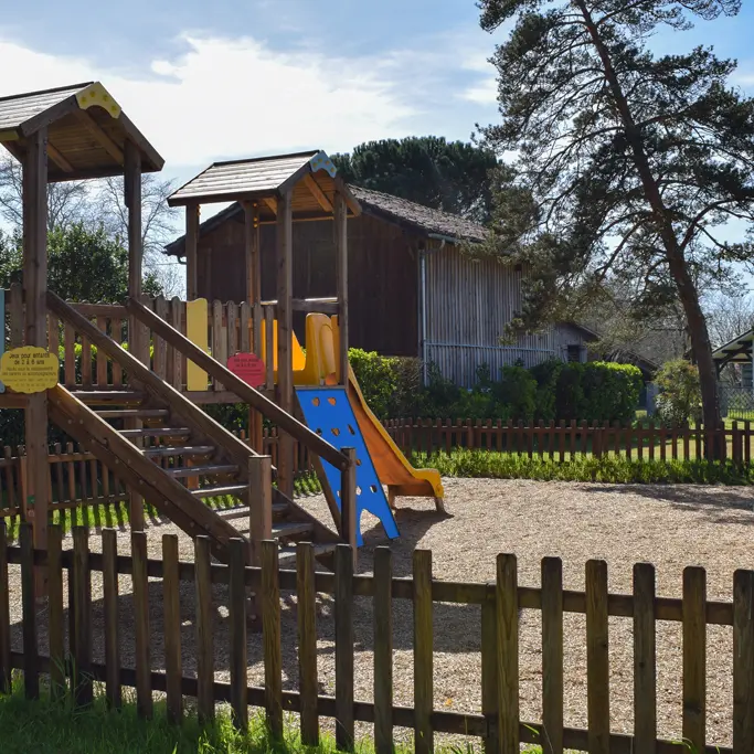 ©CLNT - SAINT JULIEN EN BORN - Aire de jeux (1)