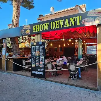 SHOW DEVANT