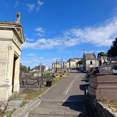 Cimetière Saint Just II < Laon < Aisne < Hauts-de-France