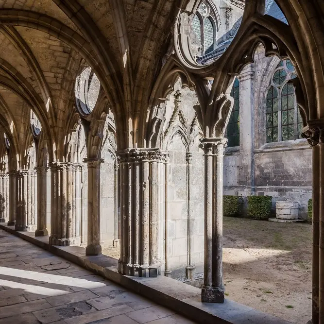 Cloître < Musée Saint-Léger < Soissons < Aisne