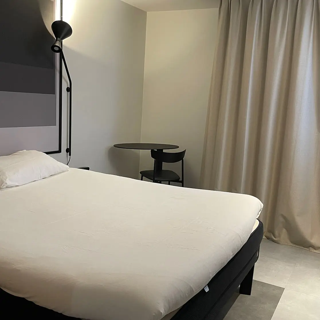 Hôtel Ibis chambre Square < Laon < Aisne < Picardie