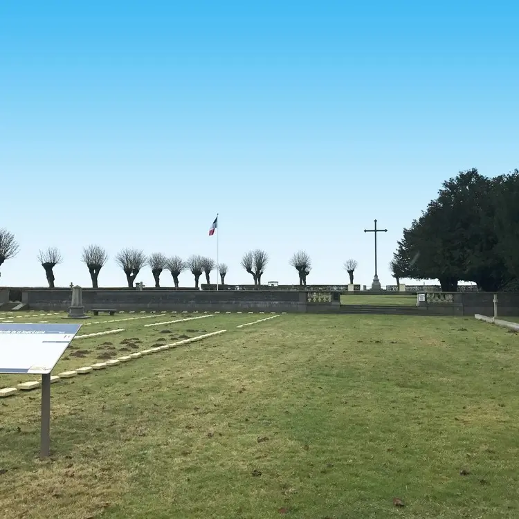 Cimetière Militaire < le Sourd < Thiérache < Aisne < Picardie < Hauts de France