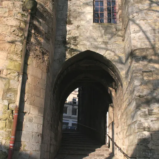 Porte des Chenizelles II < Laon < Aisne < Picardie