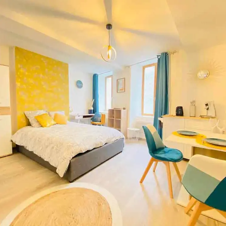 Studio Chic I < Laon < Aisne < Hauts-de-France