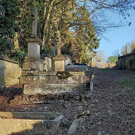 Cimetière Saint Just < Laon < Aisne < Hauts-de-France