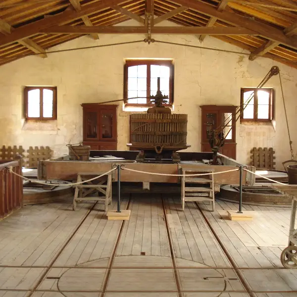 Saint_pierre_de_chignac_musee_du_vin_chai_de_lardimalie©De_Mullenheim