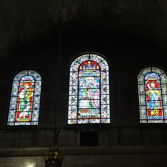 Perigueux_atelier_vitrail_cathedrale_saint_front_scolaires©office_de_tourisme_de_perigueux