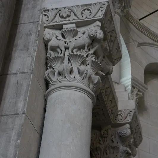 Perigueux_cathedrale_saint_front_visite_interieur_chapiteau_sculptures©office_de_tourisme_de_perigueux