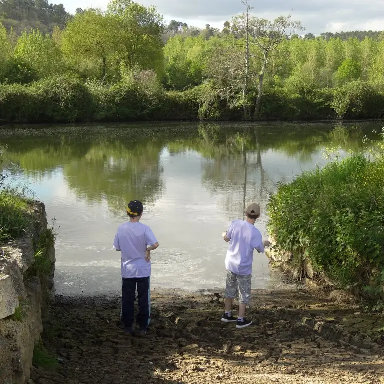 cale de mise à l'eau aire pique-nique et halte de repos vélo route voie verte