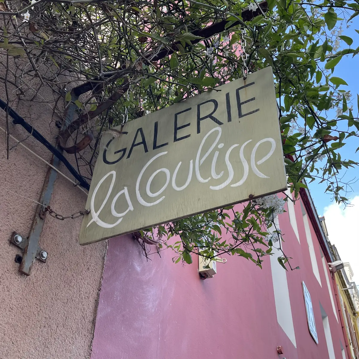 699439_2022_-_galerie_la_coulisse_-_le_palais_-_galerie_-_artistes_-_enseigne