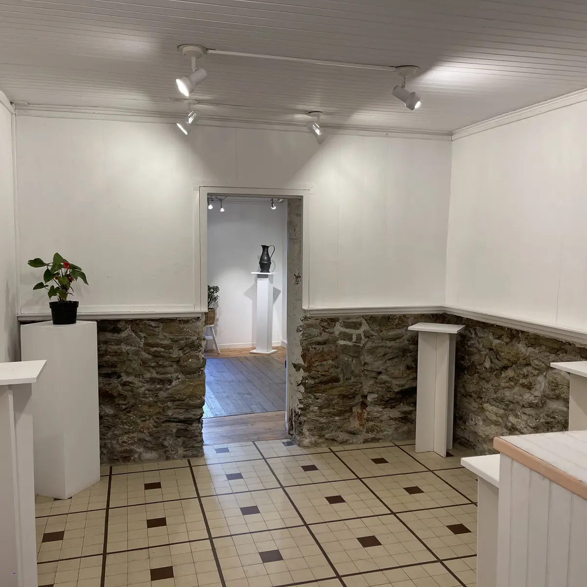 699444_2022_-_galerie_la_coulisse_-_le_palais_-_galerie_-_artistes_-_interieur_1