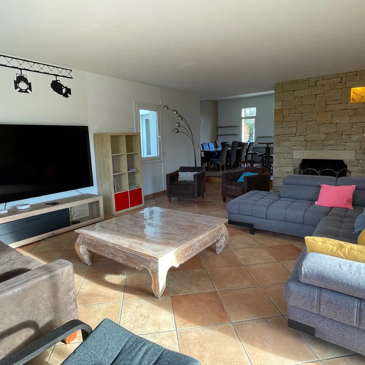 056MS000464-Les-Hauts-de-Locmiquel-salon-cinema