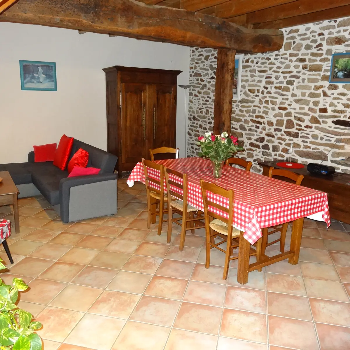 056ms000074_Michelot_gite milieu pièce de vie 0221