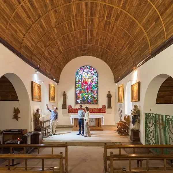 eglise_graal_grandvitrail_Tréhorenteuc_DestinationBrocéliande