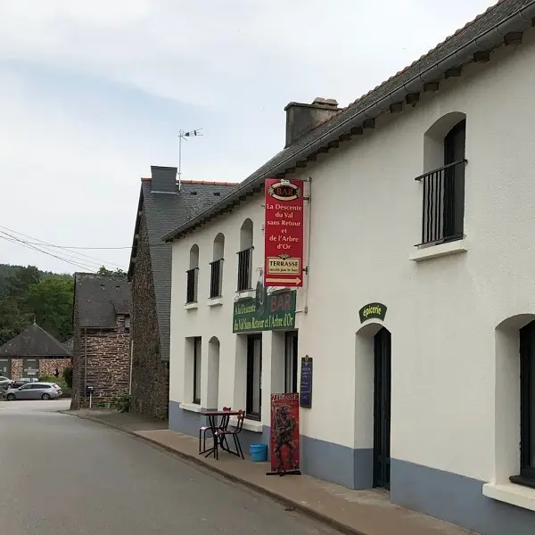 bar_descenteduval_tréhorenteuc_DestinationBrocéliande