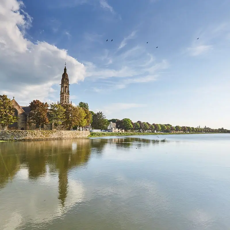 A la découverte du patrimoine de Le faou_Eglise Saint Sauveur vue du Faou_crédit Alexandre Lamoureux_validité 2030