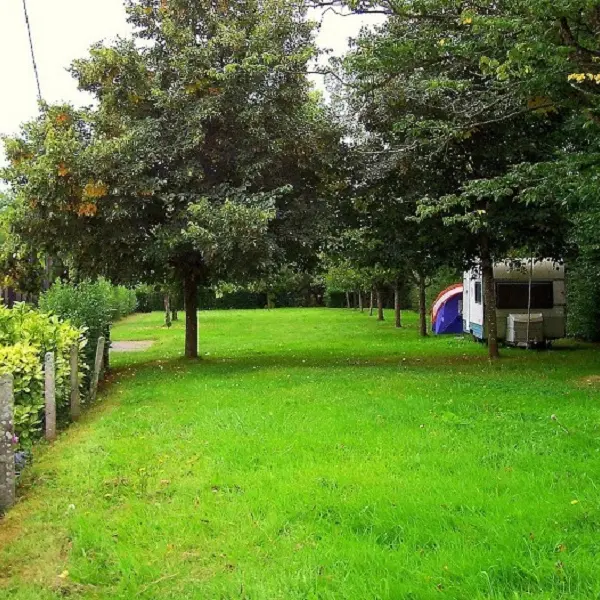 Aire-camping-de-Saint-Lery 1
