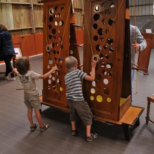 Armoire aux jeux enfants