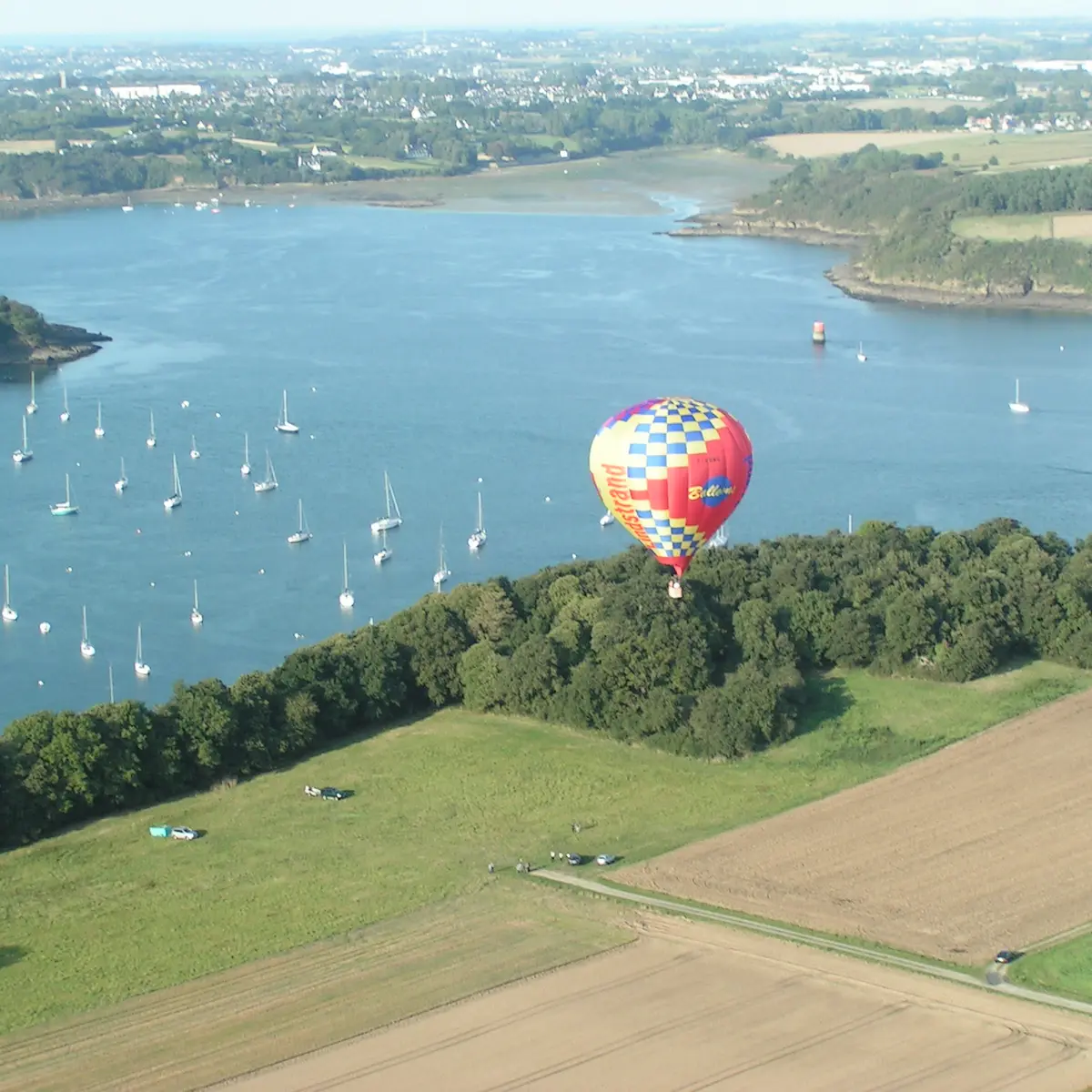 Ballons d'Emeraude - Ballon coloré sur la Rance 2