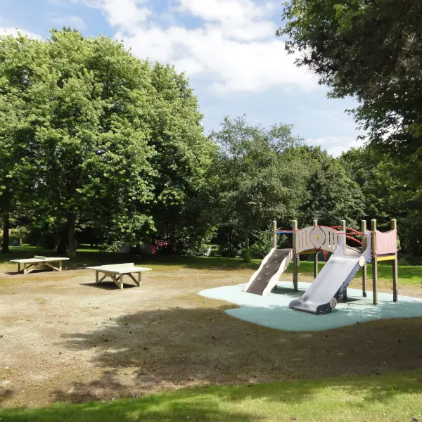 Camping Municipal Fougères aire de jeux (2)