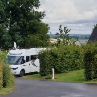 Camping Le Chardonneret Le Pertre (4)