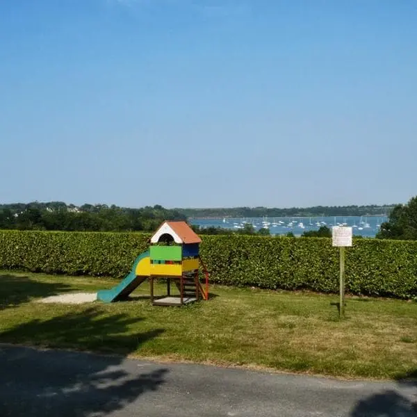 Camping-Le-Rivage-Le-Minihic-aire-de-jeux