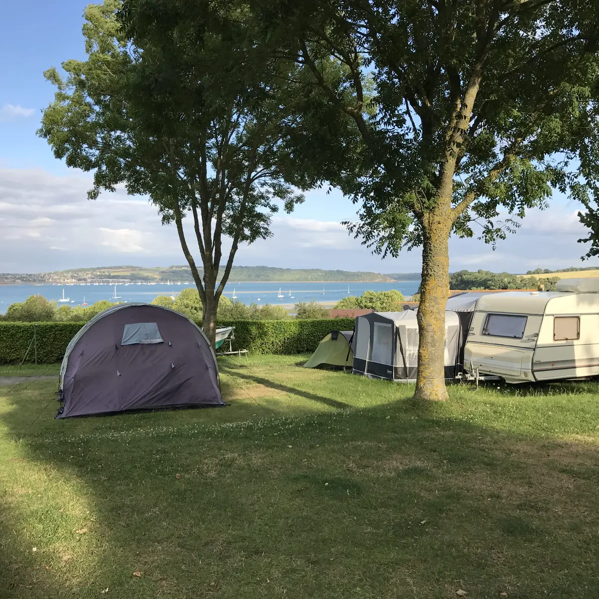 Camping-Le-Rivage-Le-Minihic-sur-Rance-emplacement-tente-et-caravane
