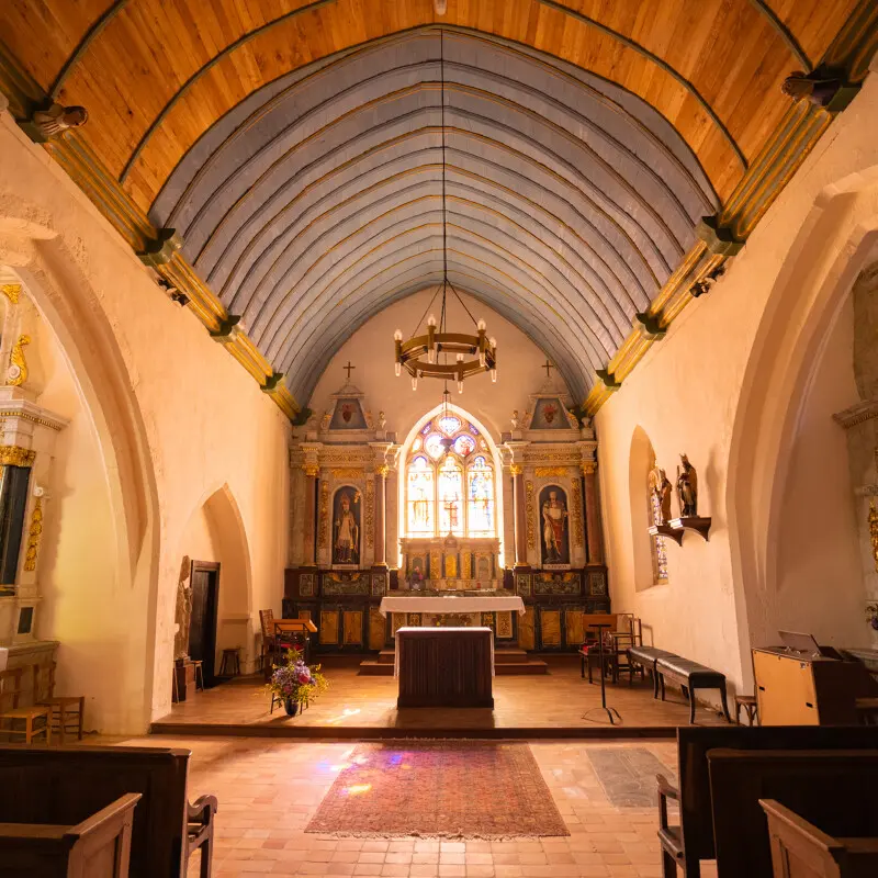 Eglise_Saint-Ouen-des-Iffs_-_Les_Iffs-Thibault_Poriel-5072-1200px