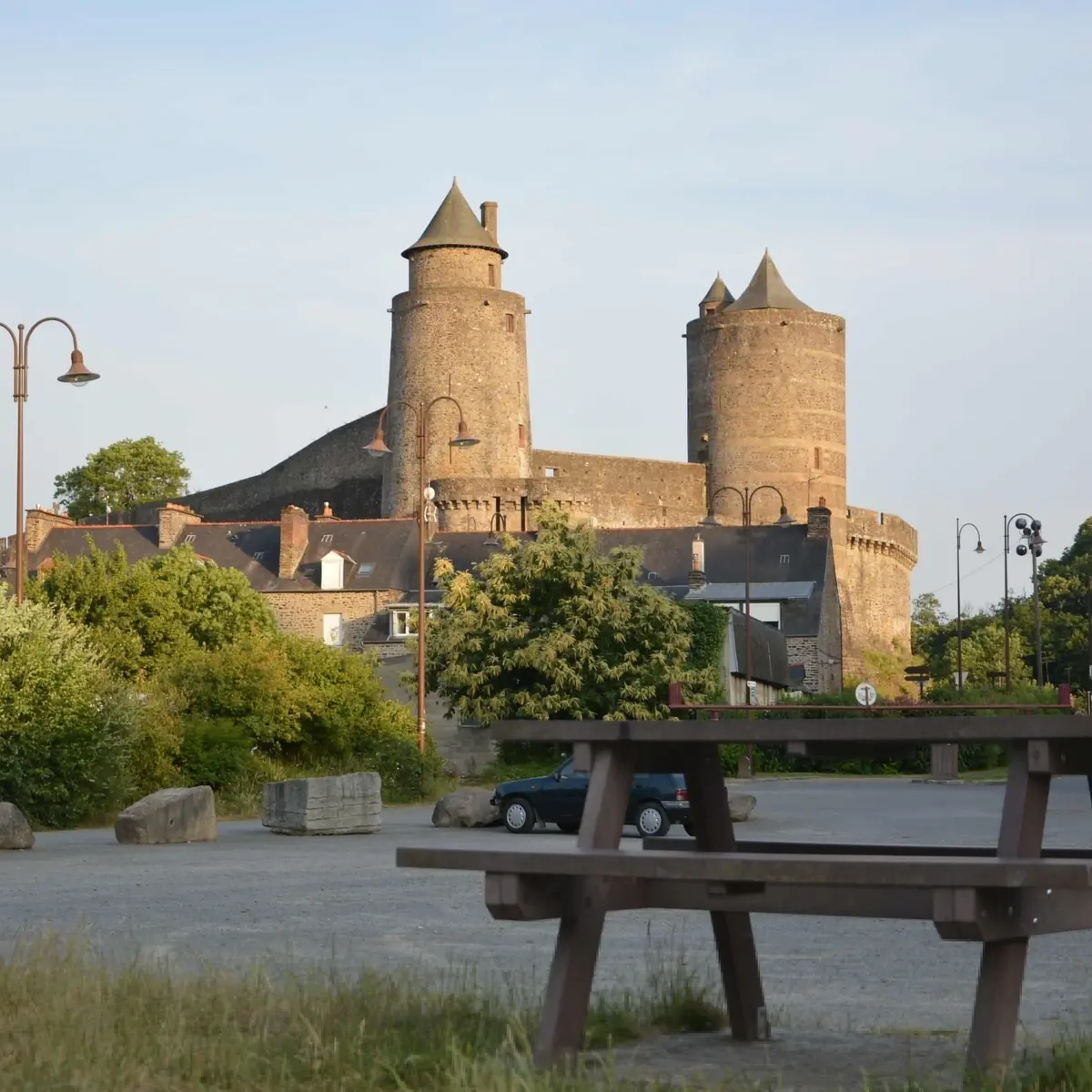Fougères-aire-de-la-Carrière