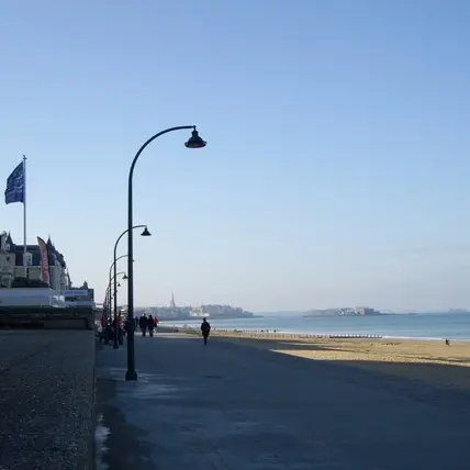 Vue devant la résidence Le Cézembre Mme Martin Saint-Malo