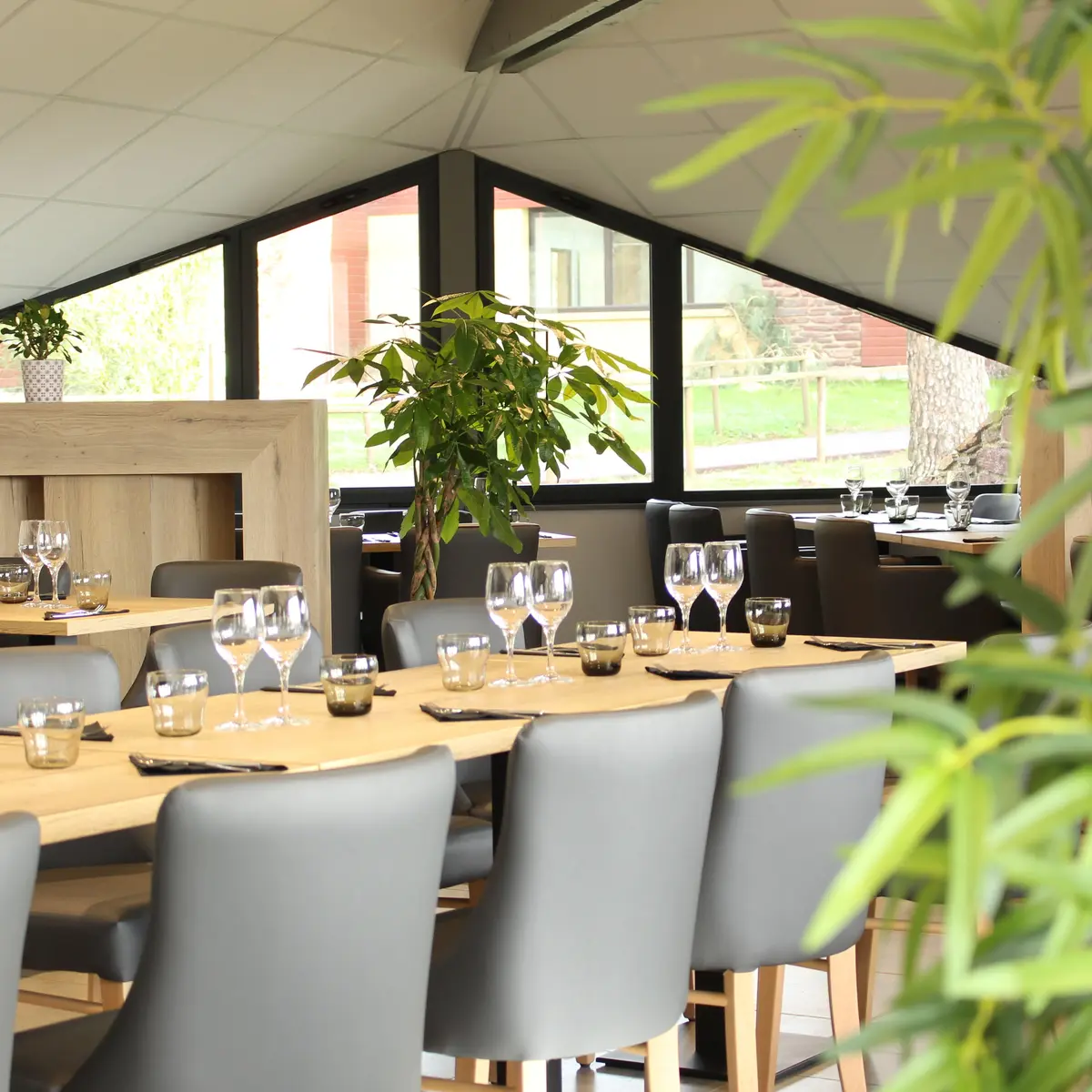 Restaurant-du-Lac-Lac-de-Trémelin-1