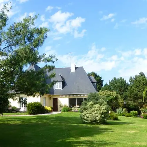 Le-Clos-du-Pont-Martin-Coupliere-Daniel-Saint-Briac-facade-et-parc-2