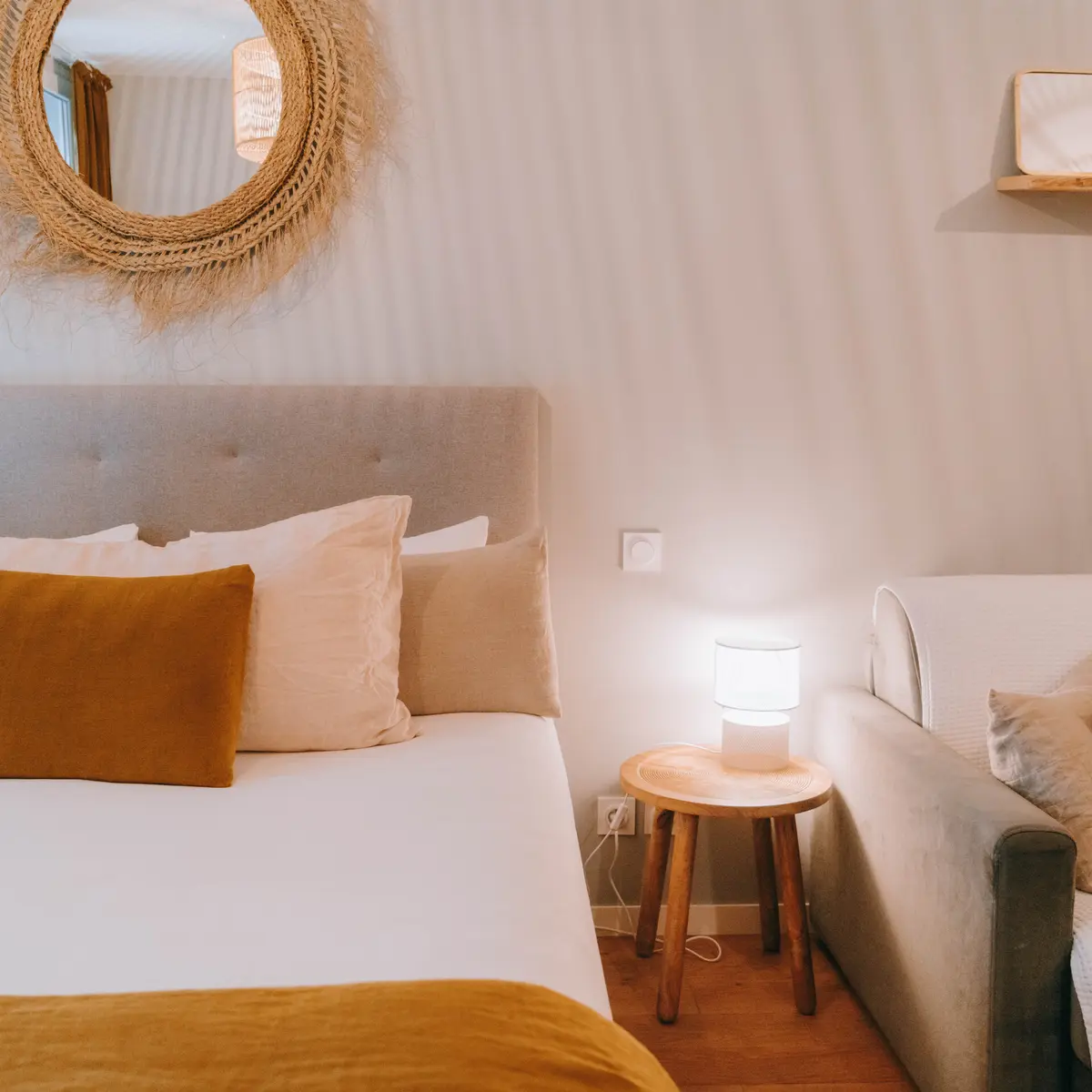 Détail lit + canapé appart 18