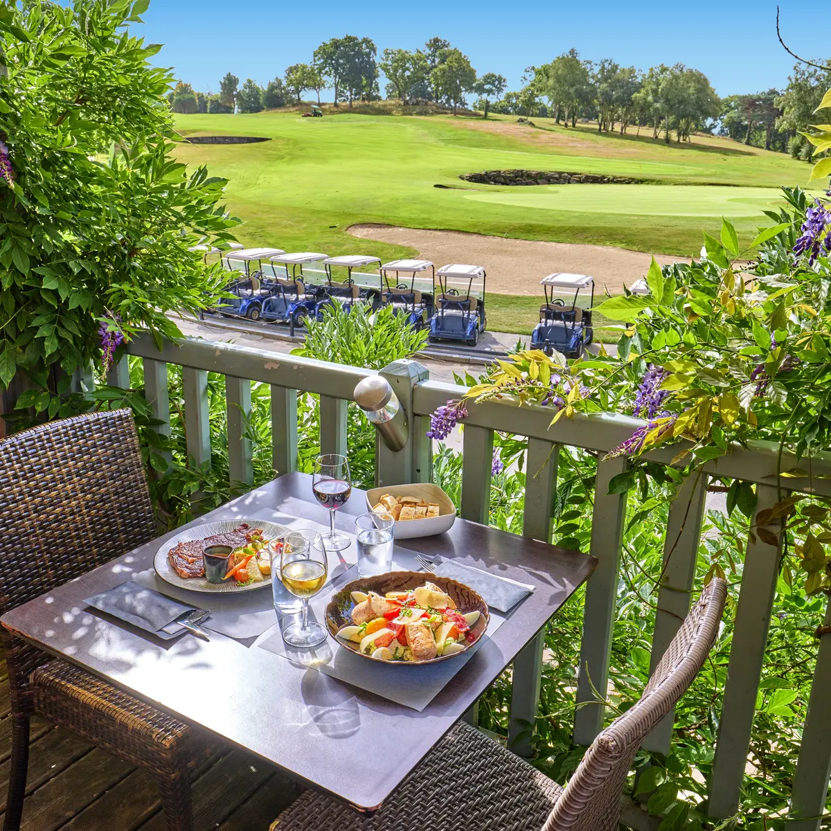 Terrasse - restaurant Virgule Le Tronchet