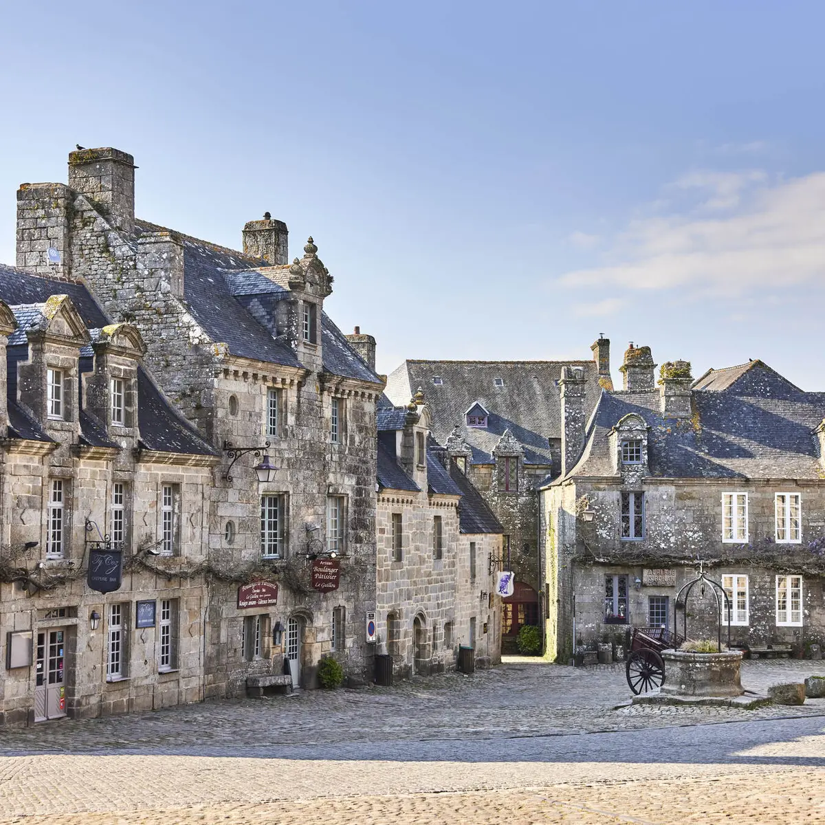 Place de l_église_crédit Alexandre Lamoureux_validité 31102030