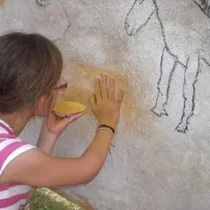 animation-peinture-préhistorique-à-la-maison-nature-et-mégalithes-à-saint-just