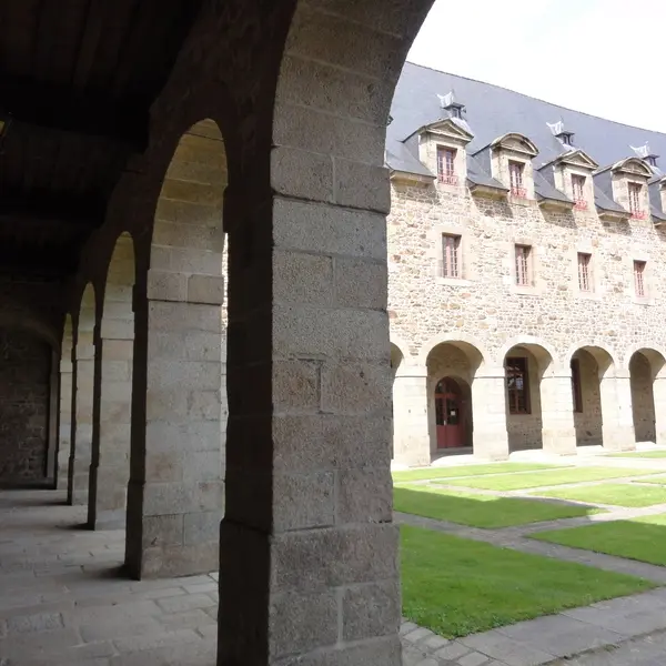 couvent-urbanistes-Fougères-patrimoine-photo-2012_(6)[1]