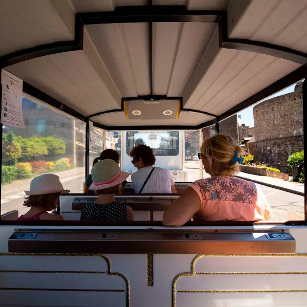 famille dans wagon 800x600