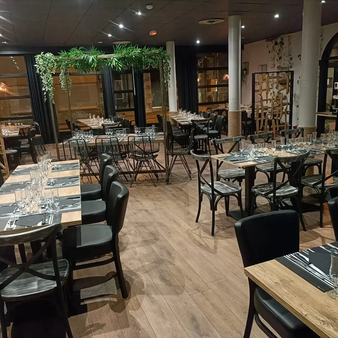 intérieur tables Le Ricordeau