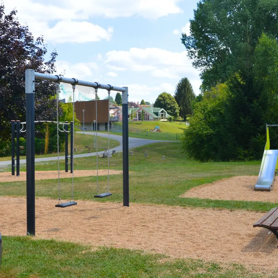 aire-de-jeux-pour-enfants-chalus