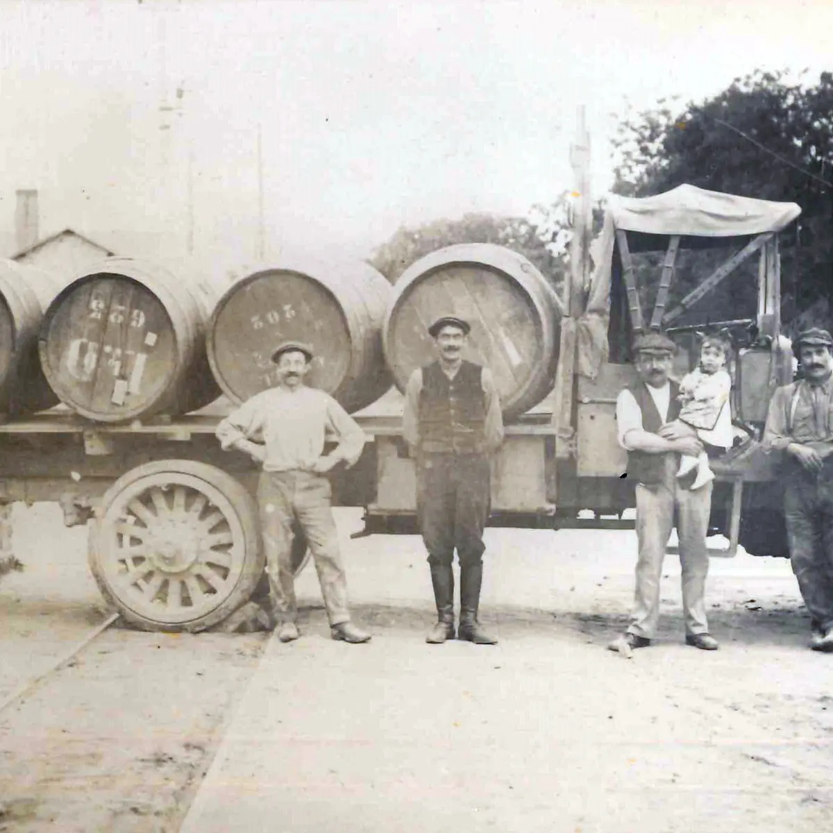 Linards Déchargement marchandises gare tramway 1924