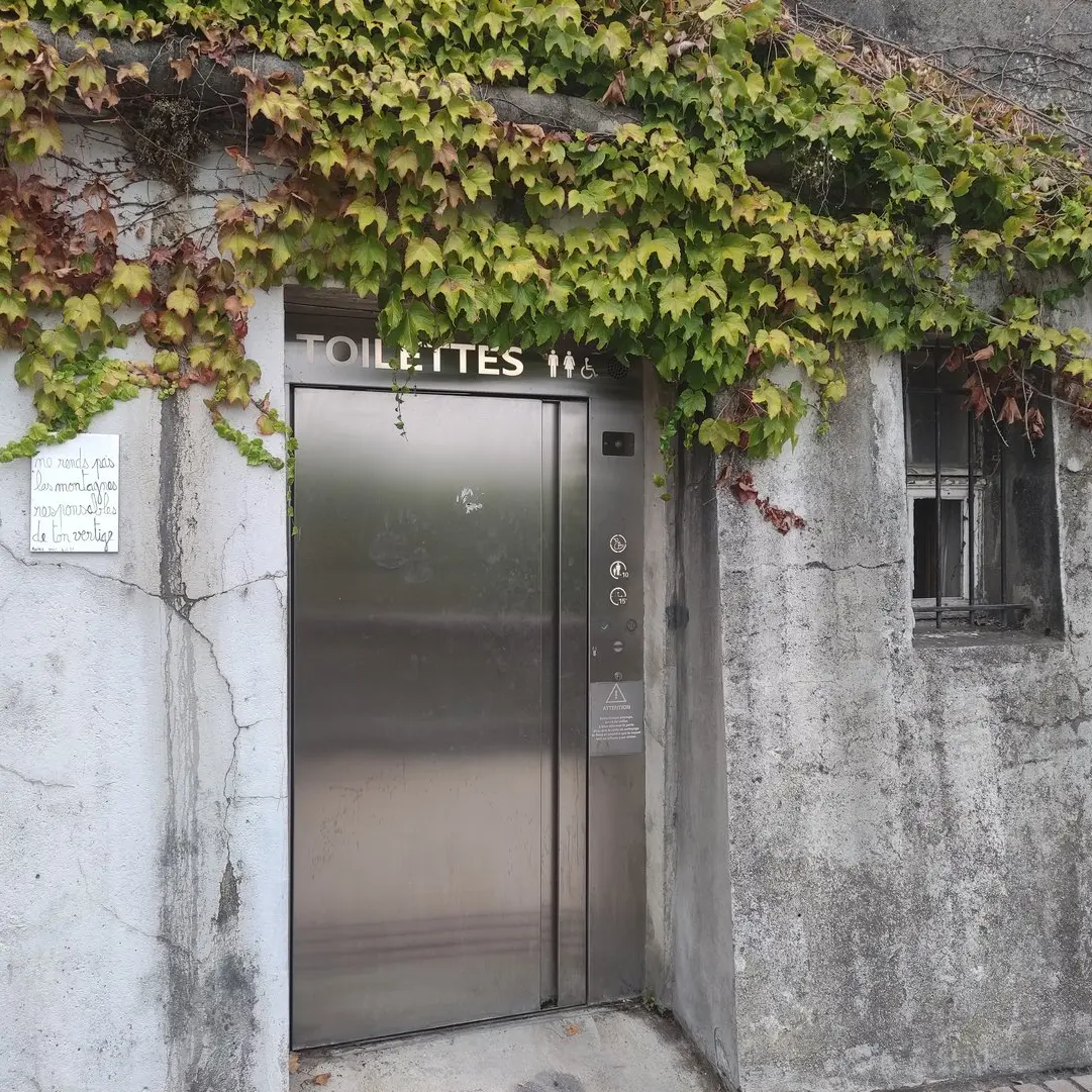 Toilettes château de Pau