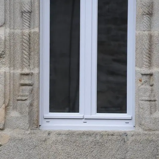 Fenêtre provenant du château de Monisme_3