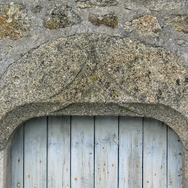 Détail architectural dans le village de Volondat_2