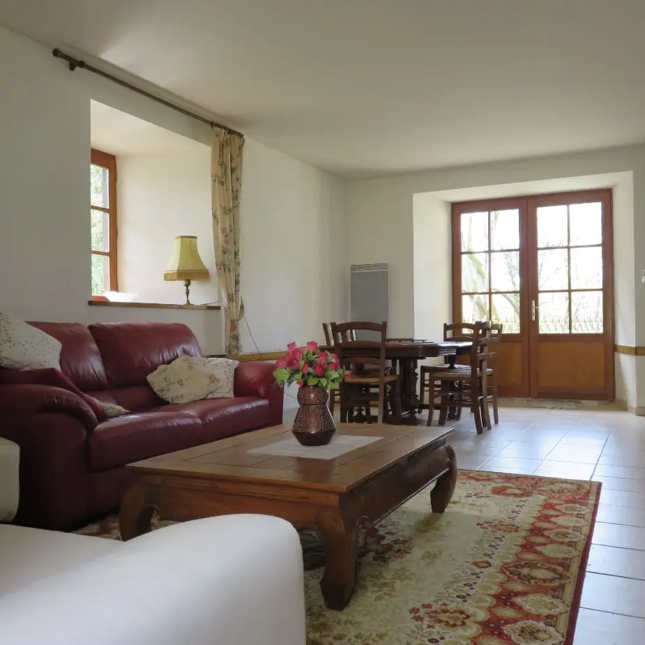 Gîte Rochechouart Le Moulin de la Maillerie_Salon sur rivière