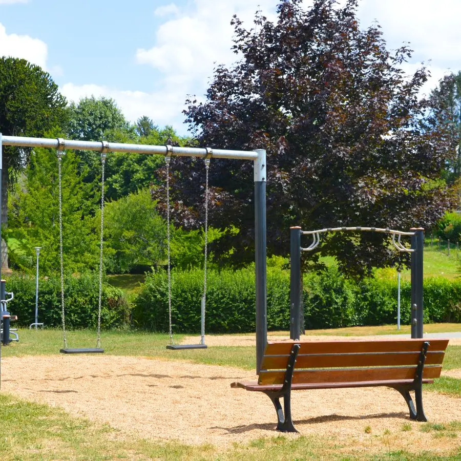 aire-de-jeux-pour-enfants-chalus