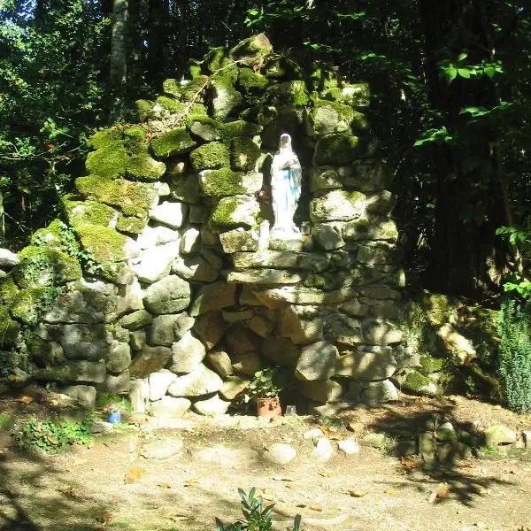 Reproduction de la grotte de Lourdes