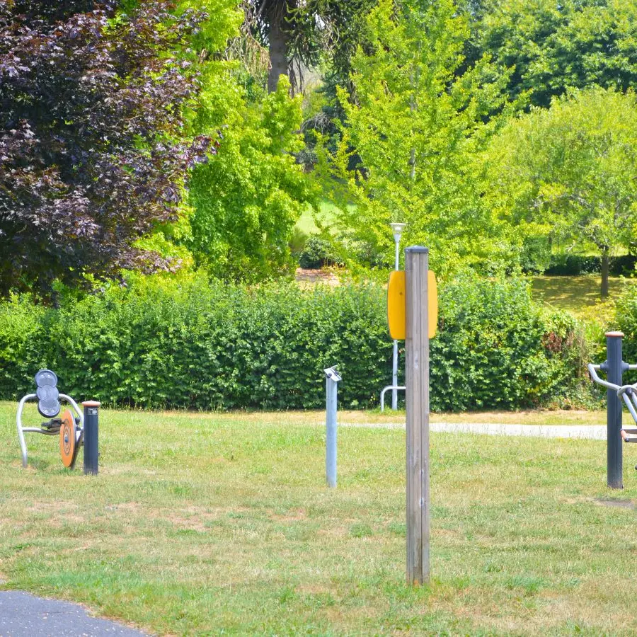 aire-de-jeux-pour-enfants-chalus