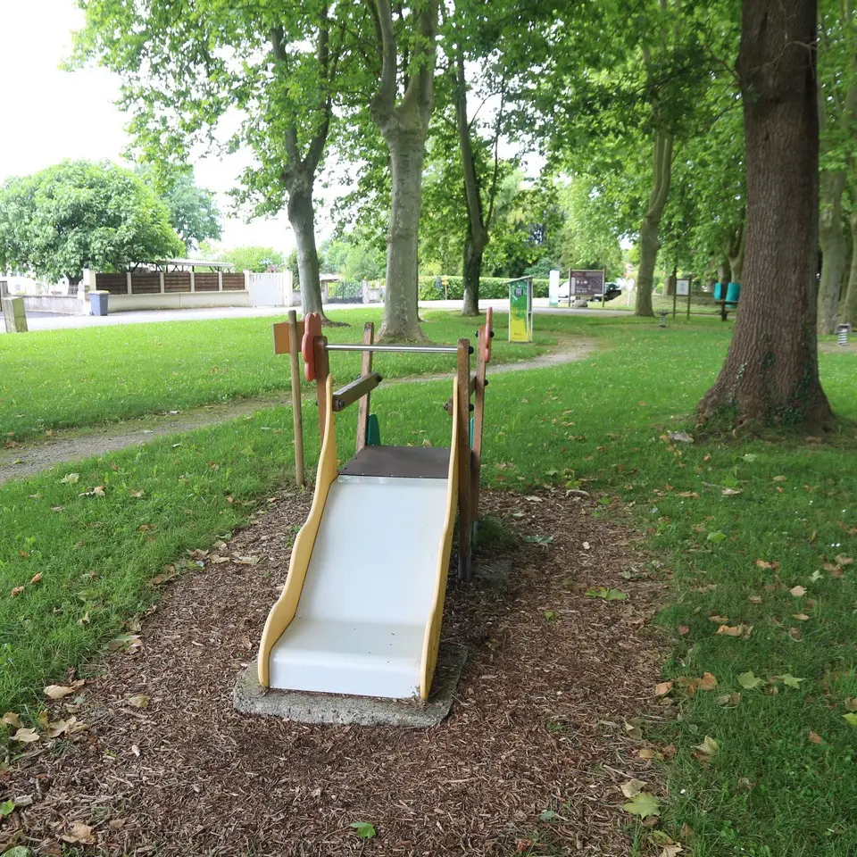 Aire de Jeux - Uzein