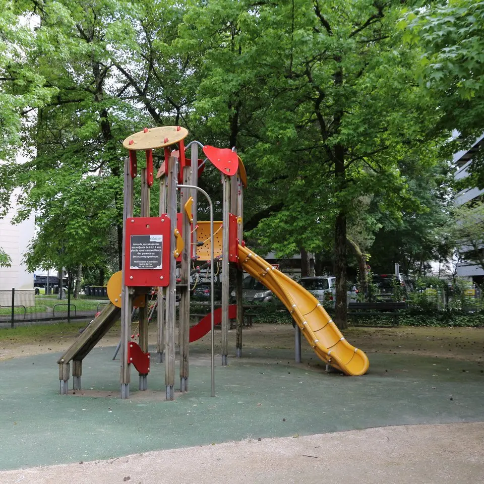 Aire de jeux Maréchal Juin 05 - Pau Pyrénées Tourisme